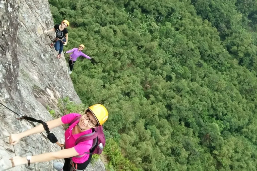 One Day Trip Panjat Tebing Via Ferrrata Gunung Parang 750 Mdpl dari Jakarta